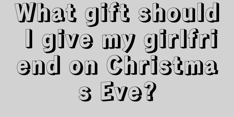 What gift should I give my girlfriend on Christmas Eve?